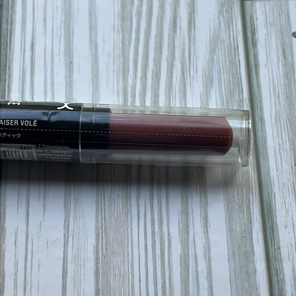 NYX  Makeup Beauty High Voltage Flutter Kisses Lipstick - Picture 5 of 6